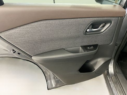 Used 2023 Nissan Rogue SV AWD/4WD image 26