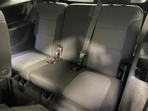 Used 2022 Chevrolet Traverse LT image 11