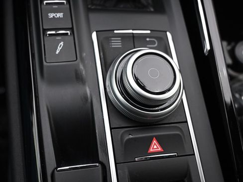 Used 2019 Maserati Levante GranSport AWD/4WD image 38