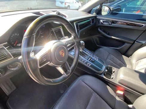 Used 2018 Porsche Macan AWD/4WD image 7