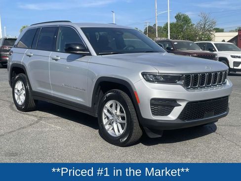 Used 2025 Jeep Grand Cherokee Laredo X image 2