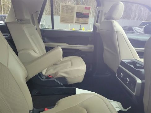 Used 2023 Ford Expedition Limited image 9