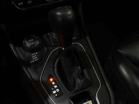 Used 2021 Jeep Cherokee Latitude Plus image 25