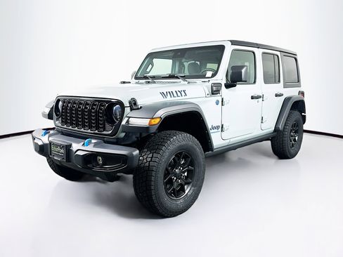 Used 2024 Jeep Wrangler Unlimited AWD/4WD image 3
