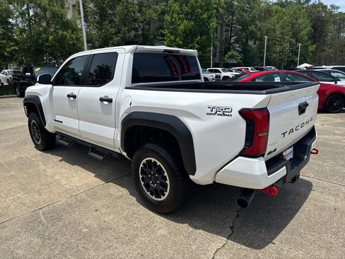 Certified 2024 Toyota Tacoma TRD Off-Road AWD/4WD image 3