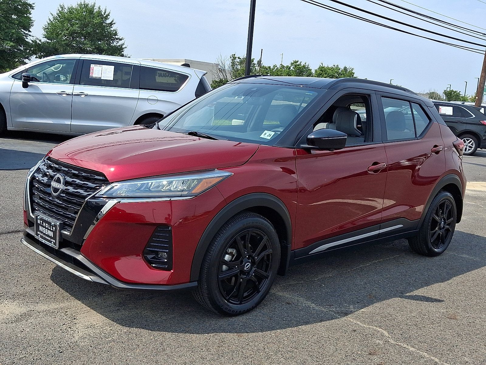 Certified 2023 Nissan Kicks SR w/ SR Premium Package FWD image 3