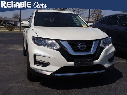 Used 2019 Nissan Rogue SV w/ Sun & Sound Touring Package image 2