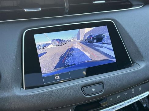 Used 2023 Cadillac XT4 Luxury w/ Cold Weather Package image 18