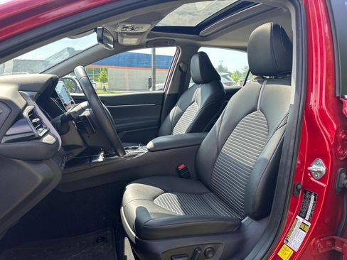 Used 2022 Toyota Camry SE w/ Convenience Package FWD image 5