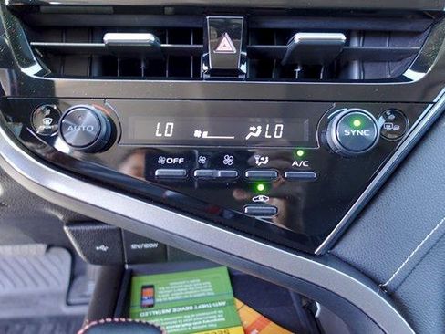 Used 2022 Toyota Camry SE FWD image 22