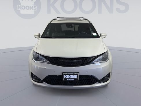 Used 2019 Chrysler Pacifica Touring-L Plus w/ Advanced Safetytec Group FWD image 11