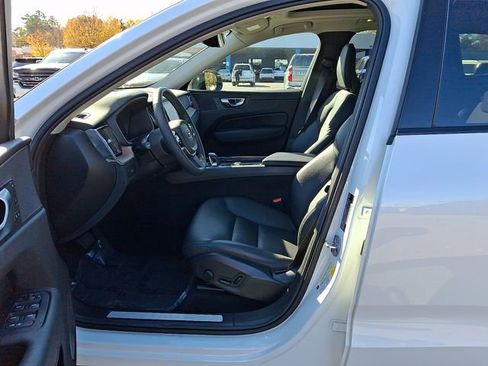Used 2024 Volvo XC60 B5 Plus w/ Protection Package Premier image 17