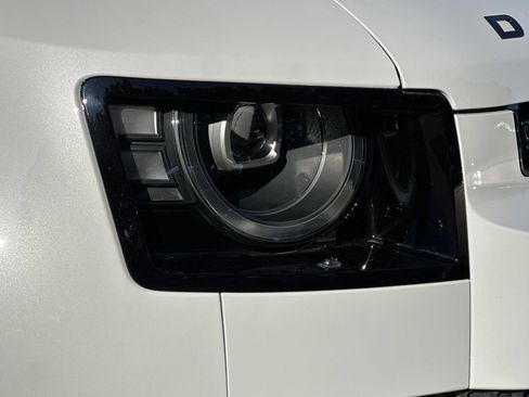 New 2026 Land Rover Defender 110 X-Dynamic SE image 12