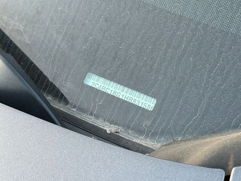 Used 2017 Chrysler Pacifica Touring-L w/ Tire & Wheel Group image 7