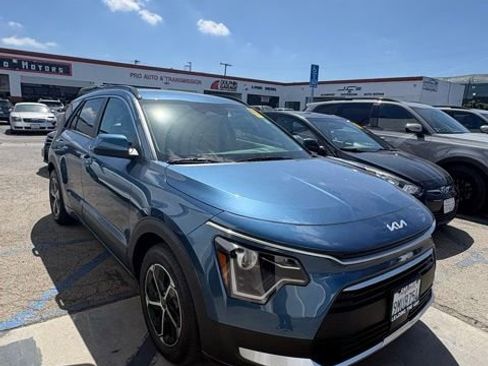 Certified 2024 Kia Niro EX FWD image 3