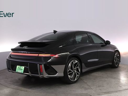 Used 2024 Hyundai Ioniq 6 Limited RWD image 3