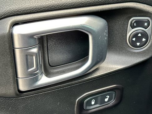 Used 2019 Jeep Wrangler Unlimited Sport S AWD/4WD image 11