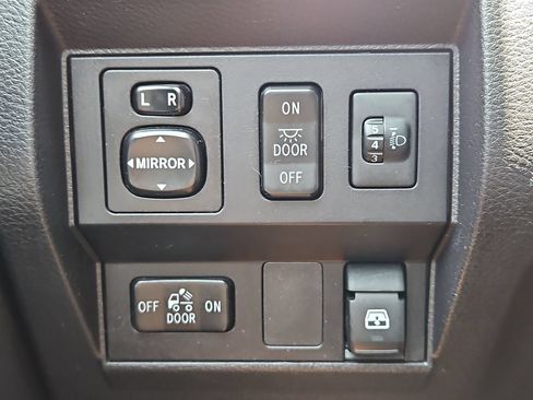 Used 2016 Toyota Tundra SR5 w/ SR5 Upgrade Package AWD/4WD image 26