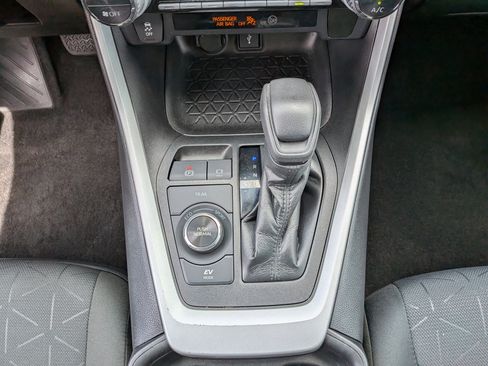 Used 2021 Toyota RAV4 XLE w/ Convenience Package AWD/4WD image 33