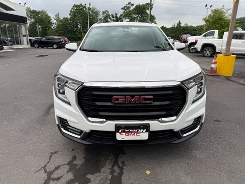 Used 2024 GMC Terrain SLE w/ Driver Convenience Package AWD/4WD image 8