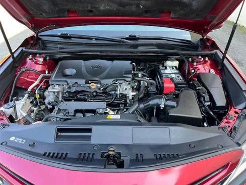 Used 2018 Toyota Camry SE w/ Convenience Package FWD image 30