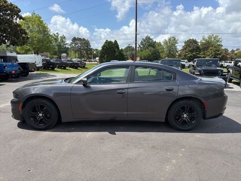 Used 2019 Dodge Charger SXT w/ Leather Interior Group RWD image 6