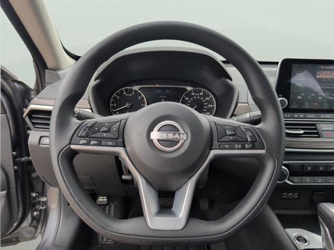 Used 2025 Nissan Altima 2.5 SV FWD image 23