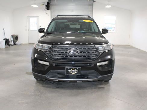 Used 2022 Ford Explorer XLT w/ Equipment Group 202A image 3