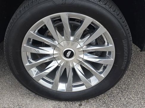 Used 2024 Cadillac Escalade Premium Luxury AWD/4WD image 9