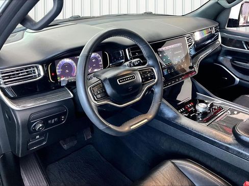 Used 2022 Jeep Wagoneer Series III w/ Flexible Seating Group image 17