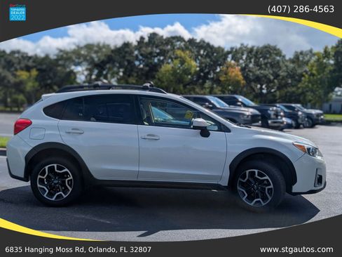 Used 2017 Subaru Crosstrek 2.0i Premium w/ Moonroof Package AWD/4WD image 6