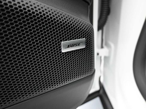 Certified 2025 Porsche Macan Electric RWD image 16