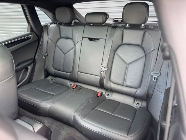 Used 2022 Porsche Macan AWD/4WD image 31