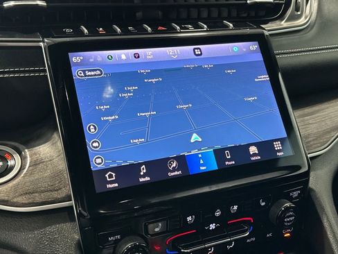 Used 2024 Jeep Grand Cherokee L Limited w/ Luxury Tech Group II image 23