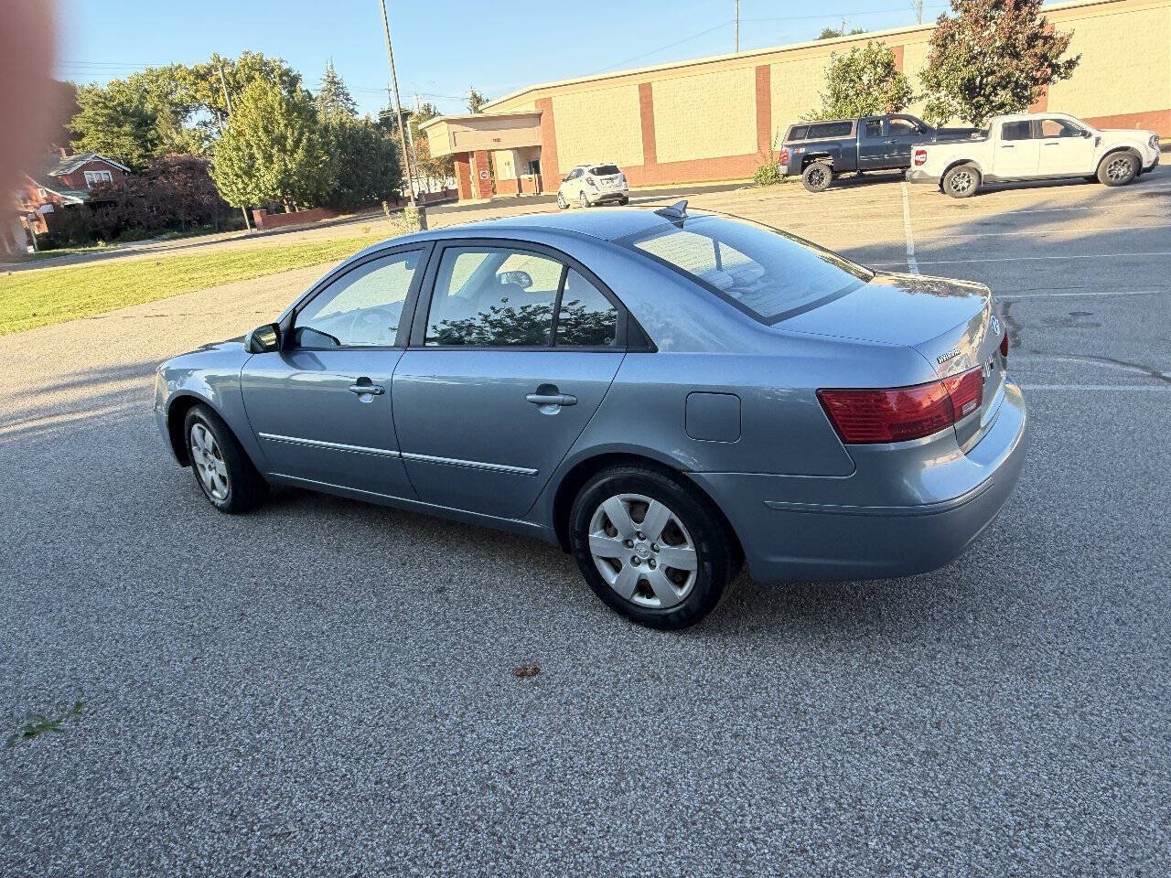 Used 2009 Hyundai Sonata GLS FWD image 2