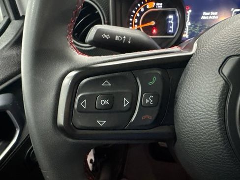 Used 2025 Jeep Wrangler Unlimited Rubicon AWD/4WD image 11