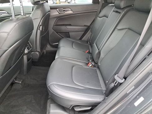 Used 2023 Kia Sportage EX image 11