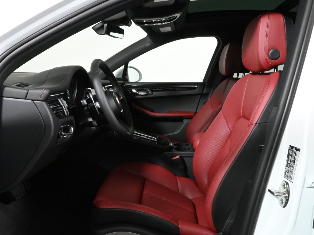 Used 2026 Porsche Macan AWD/4WD image 5