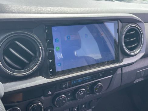 Used 2019 Toyota Tacoma TRD Off-Road AWD/4WD image 10