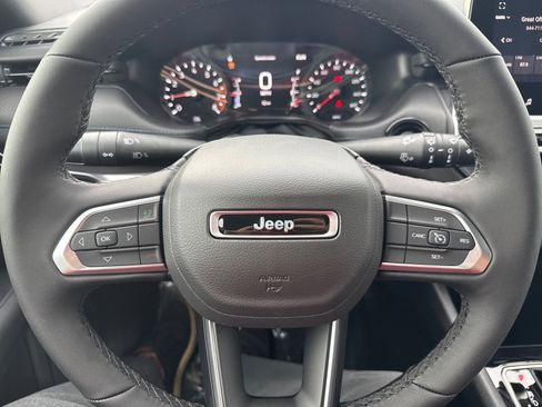 New 2026 Jeep Compass Latitude image 21