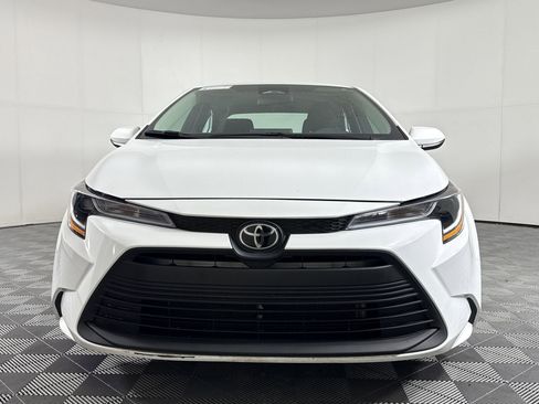 Used 2023 Toyota Corolla LE image 6