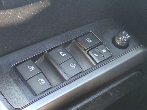 Used 2021 Toyota Tacoma SR5 RWD image 18