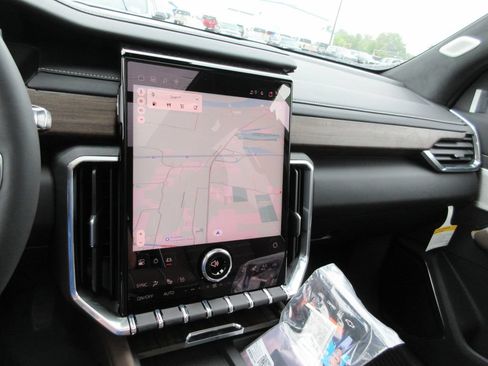 New 2027 GMC Acadia Denali Ultimate AWD/4WD image 17