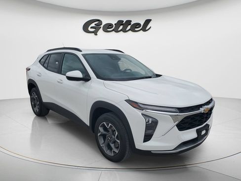 Certified 2024 Chevrolet Trax LT FWD image 3