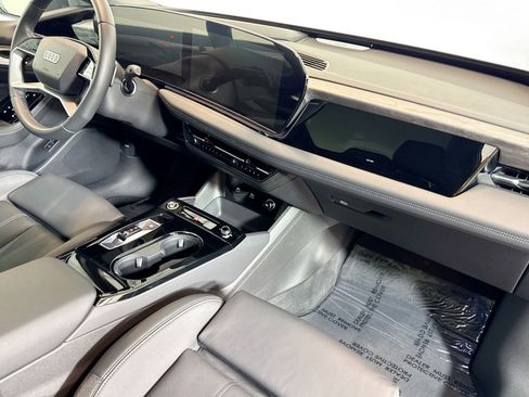 Used 2025 Audi A6 e-tron Premium Plus w/ Premium Plus image 27