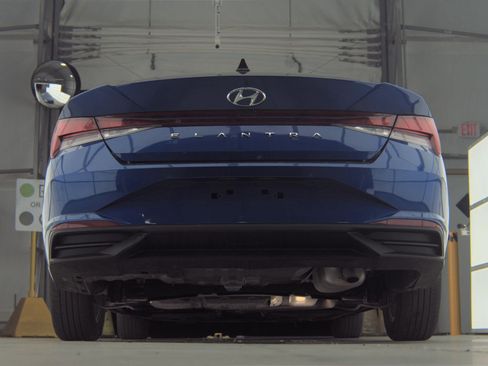 Used 2023 Hyundai Elantra SE w/ Preferred Accessory Package image 10