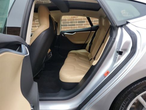 Used 2015 Tesla Model S RWD image 24