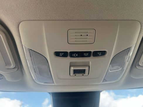 Used 2020 Toyota Corolla LE image 19