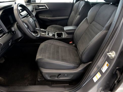 Used 2023 Mitsubishi Outlander SE image 15