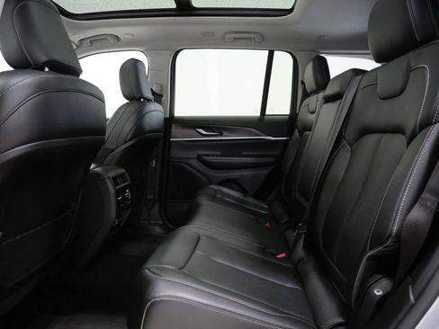 Used 2023 Jeep Grand Cherokee Limited image 22